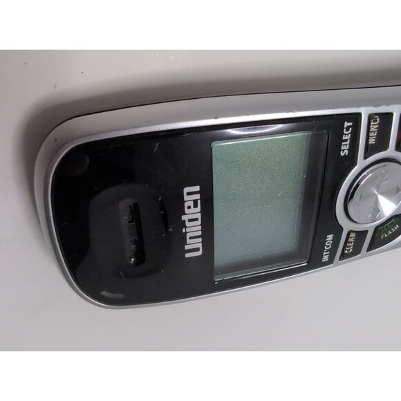 Uniden 1580-2 DECT 6.0 Cordless Phone Answering Machine Base w/ Two Handsets - Picture 11 of 16